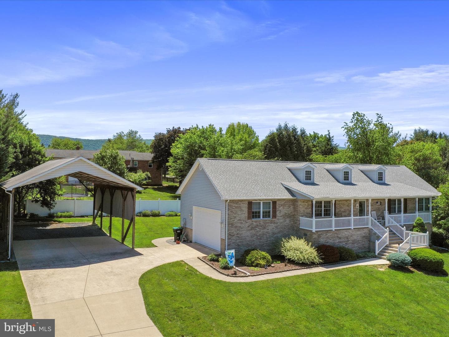 715 Stonecrest Drive photo 4