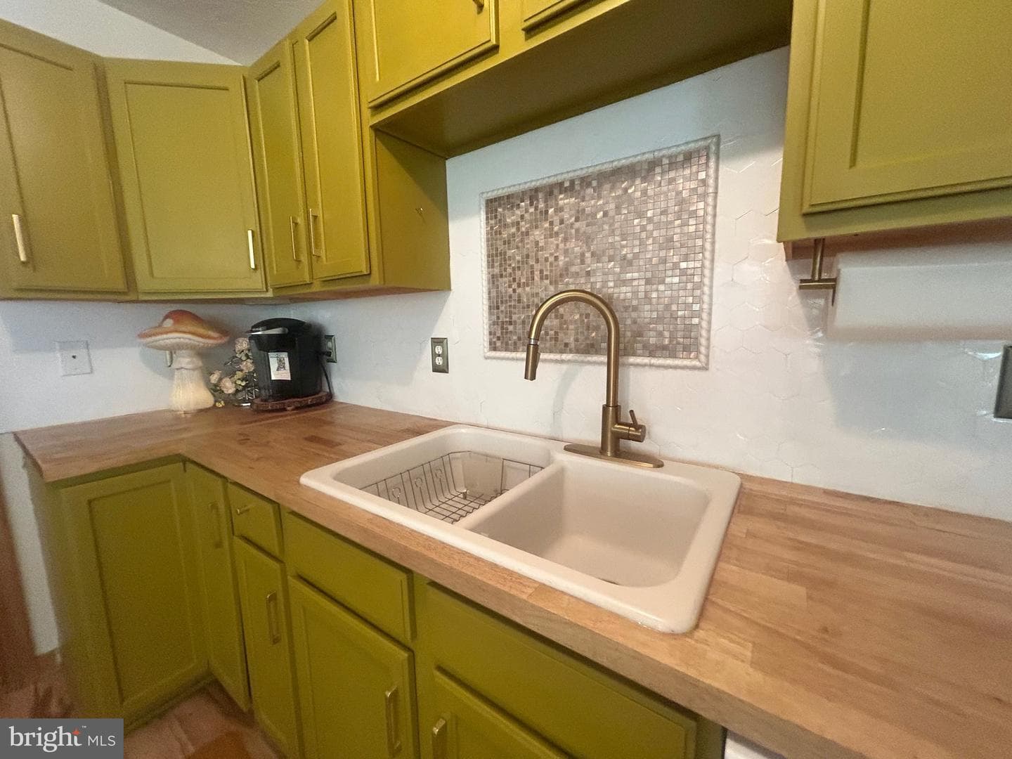 415 Rolly Road photo 25