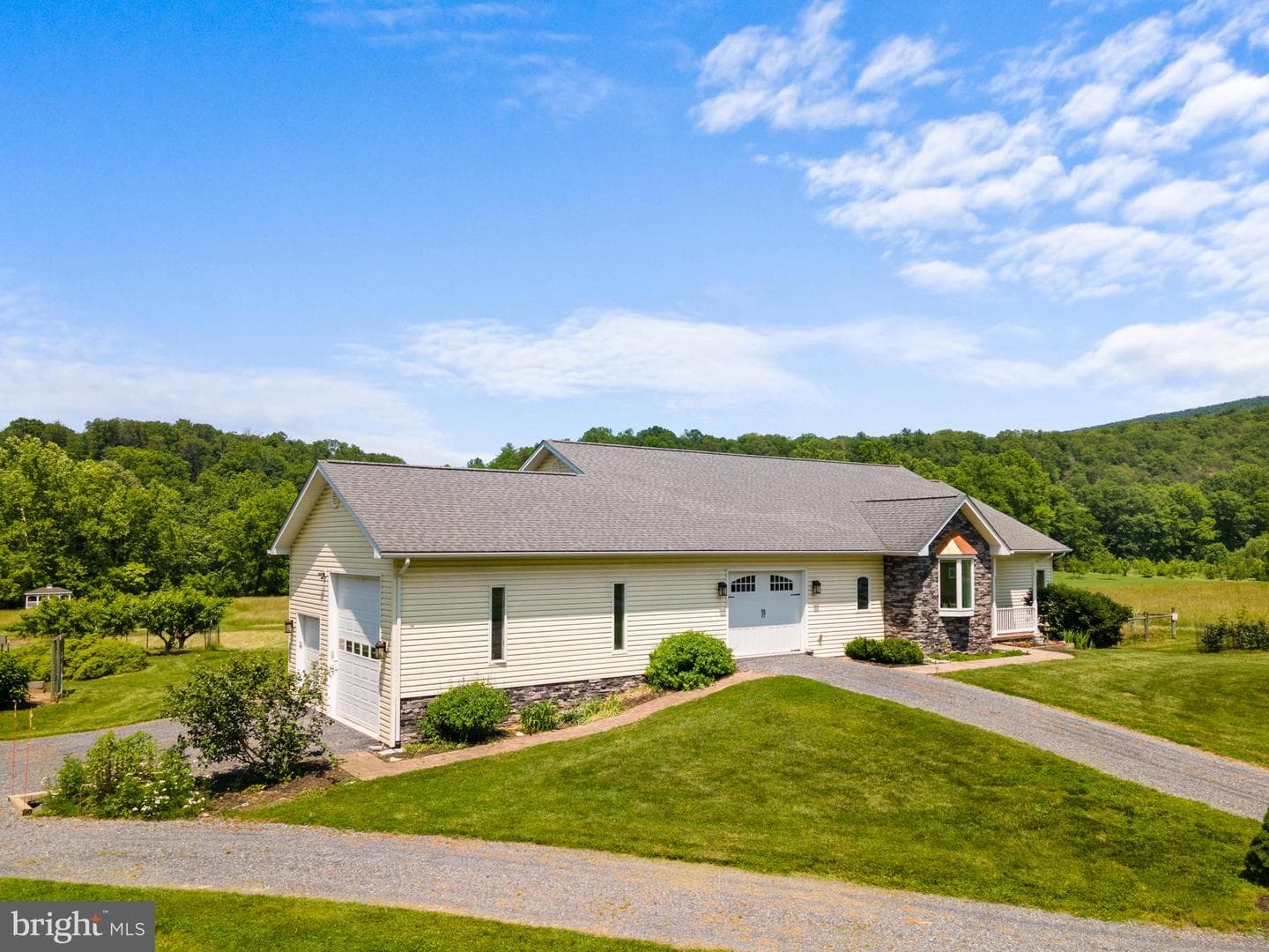 501 Forest View Road photo 1