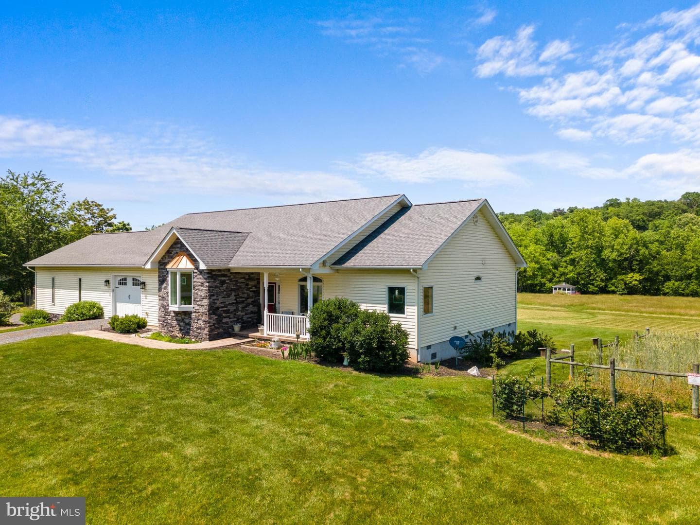 501 Forest View Road photo 3