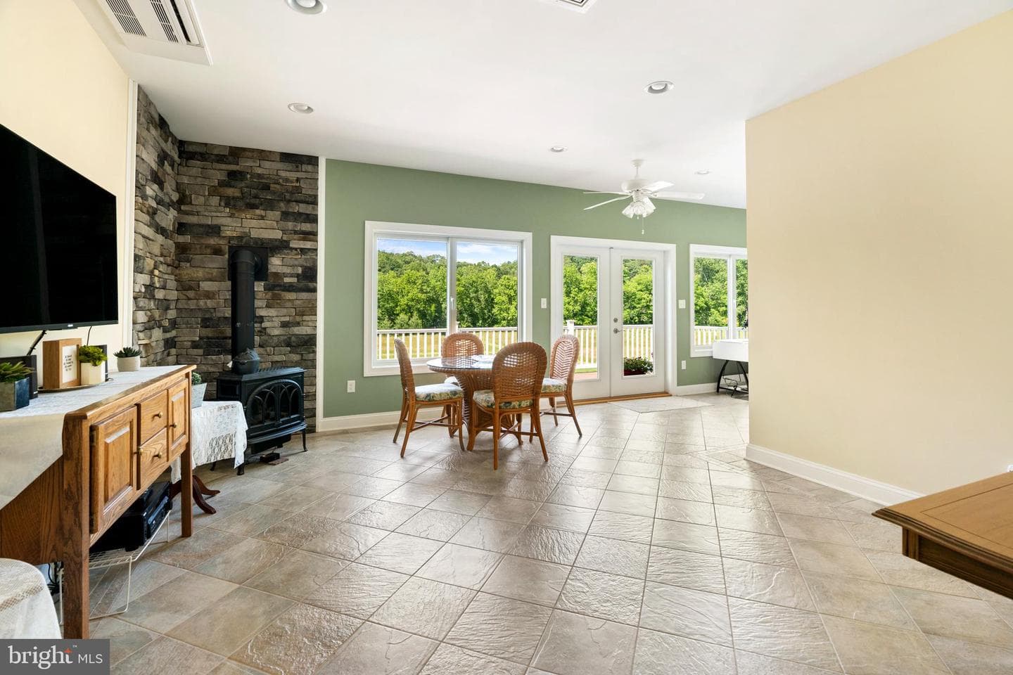 501 Forest View Road photo 39