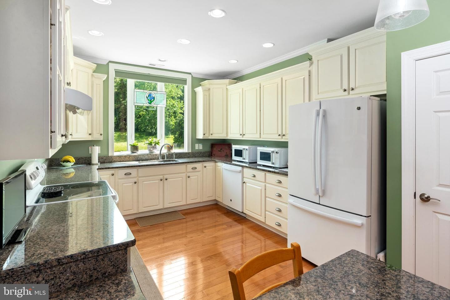 501 Forest View Road photo 47