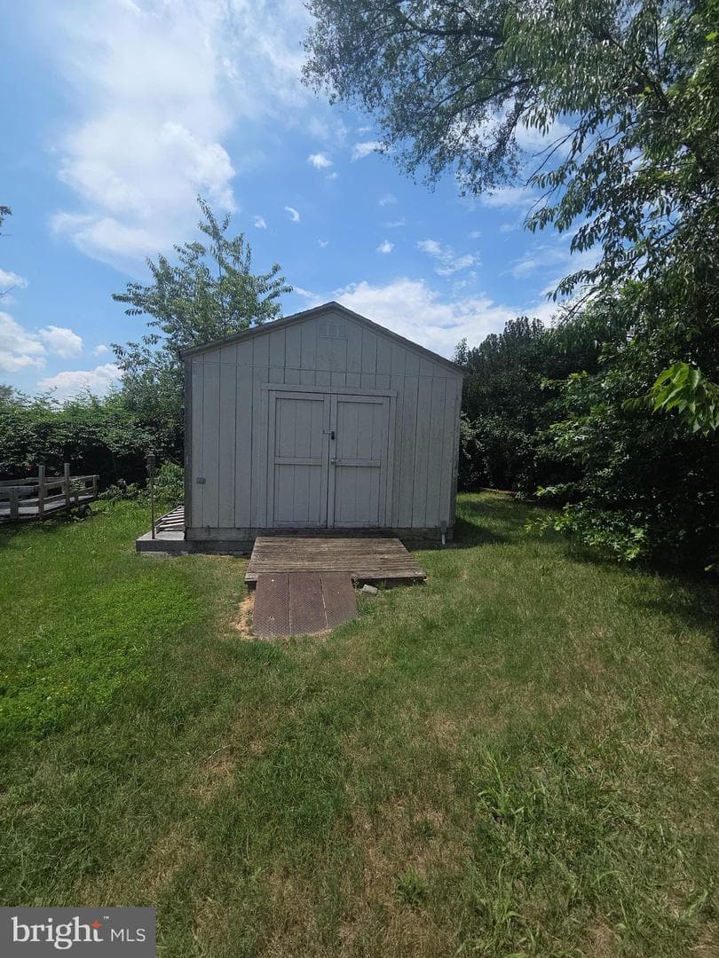 5880 Cardinal Street photo 3