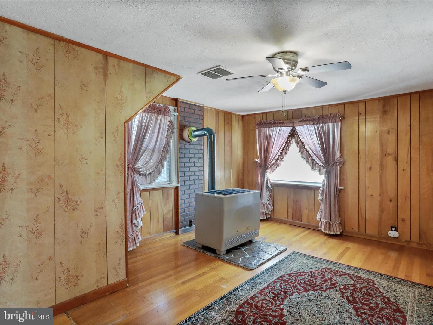 1593 Hahns Lane photo 17