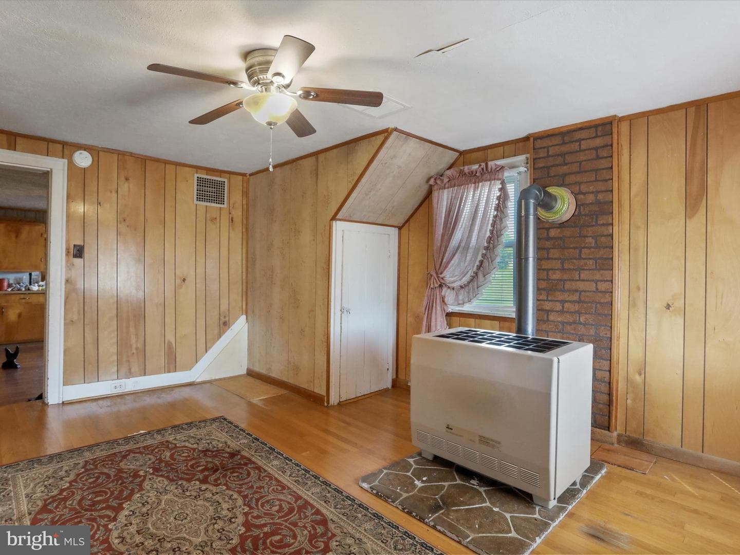 1593 Hahns Lane photo 18