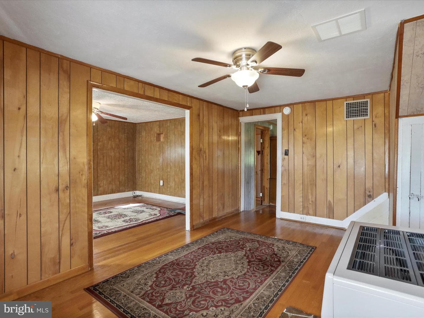 1593 Hahns Lane photo 19