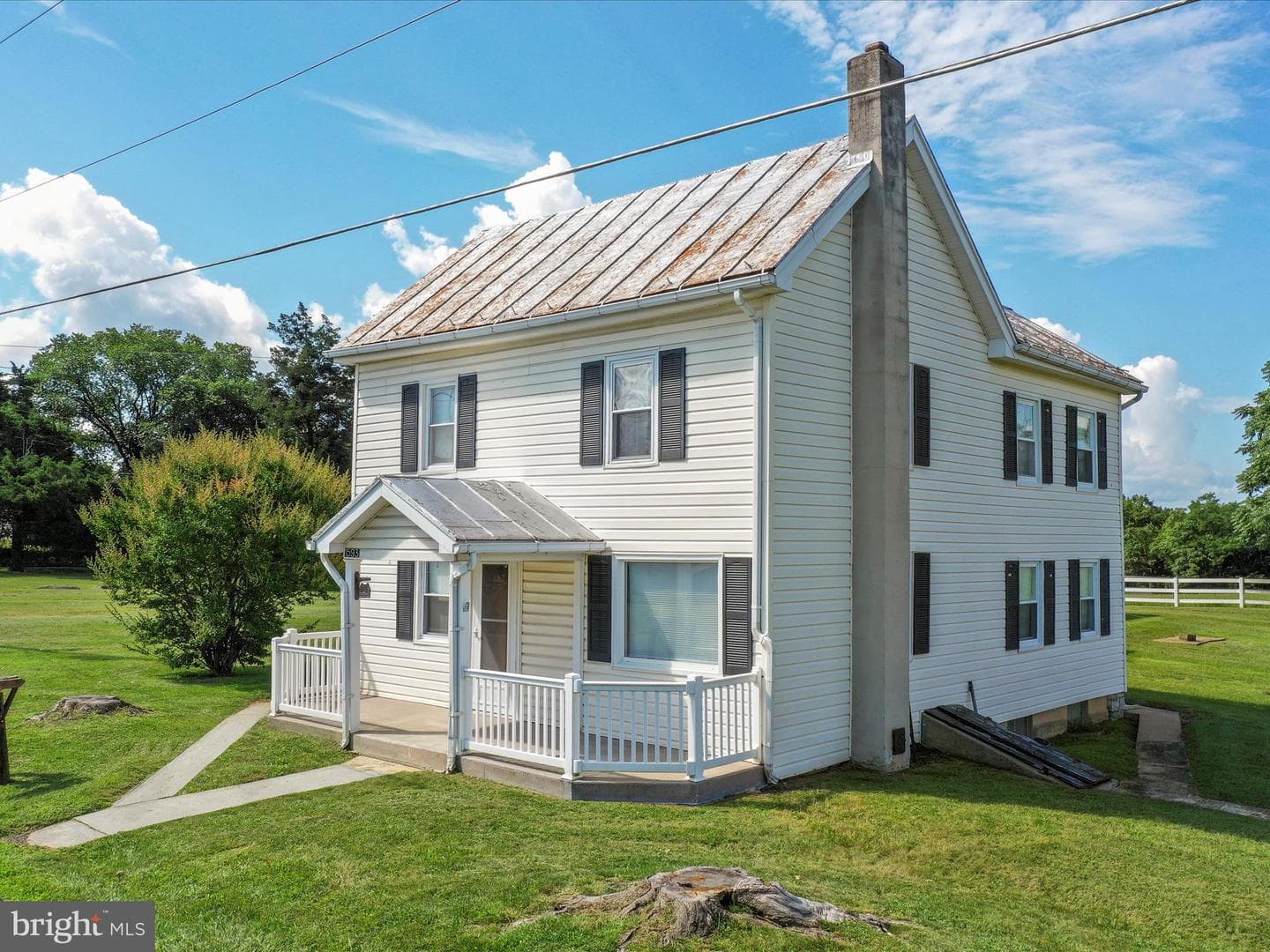 1593 Hahns Lane photo 2