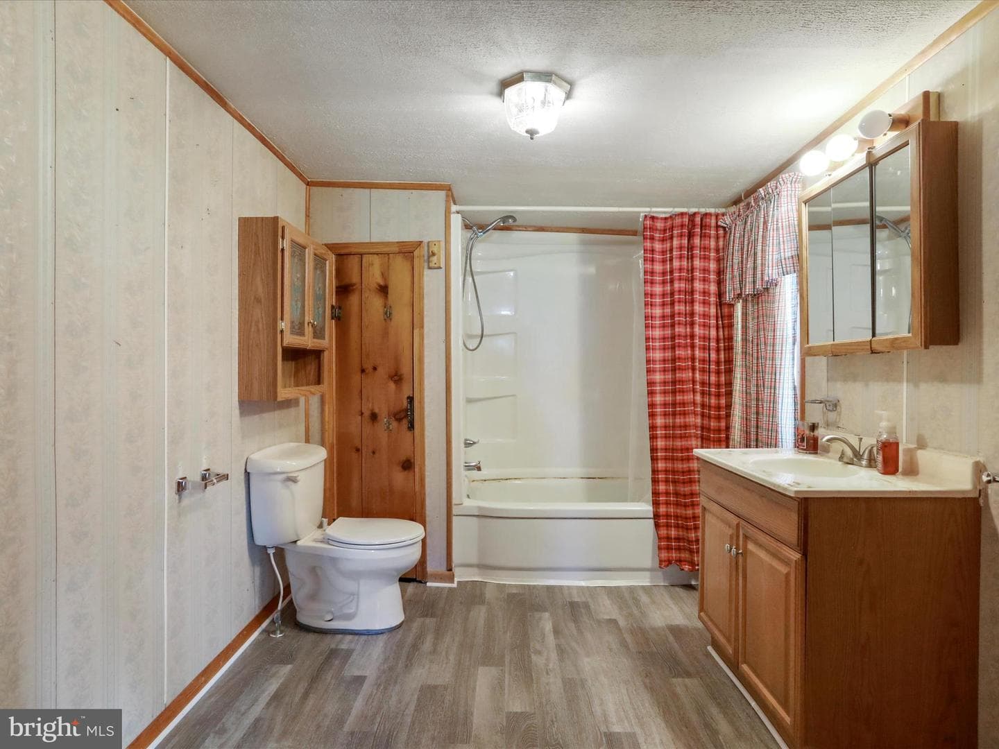 1593 Hahns Lane photo 22