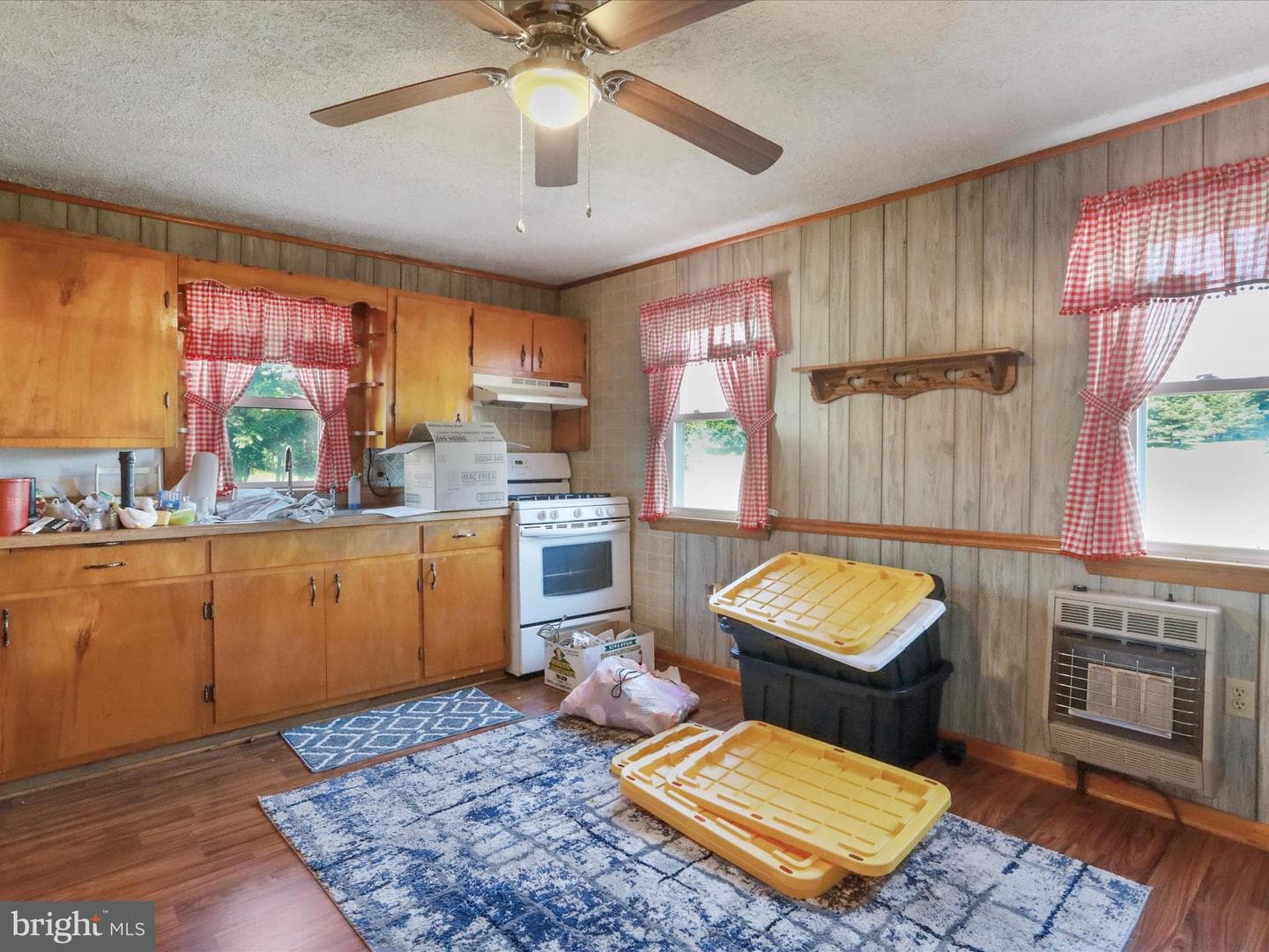 1593 Hahns Lane photo 23