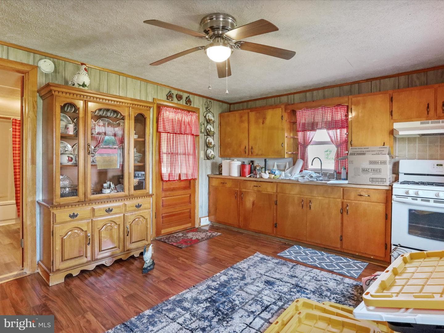 1593 Hahns Lane photo 24