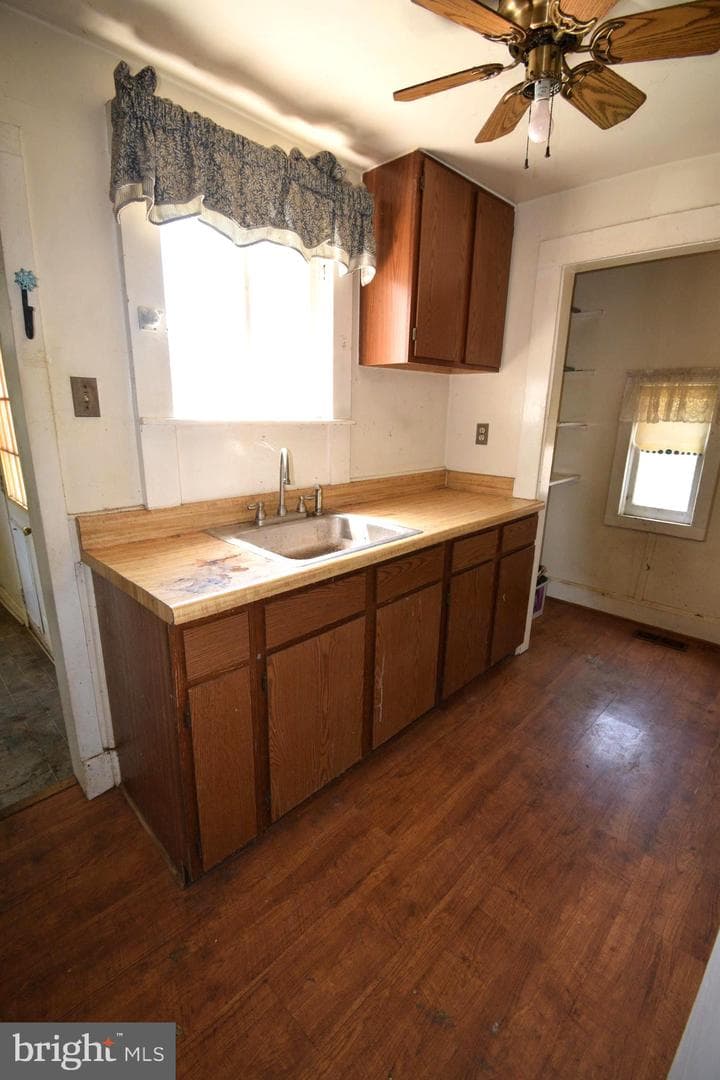 345 Shaffer Street photo 4