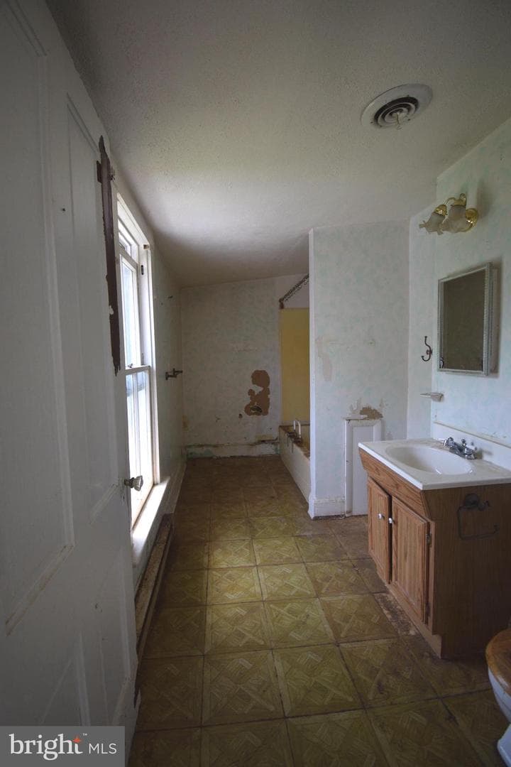 345 Shaffer Street photo 9