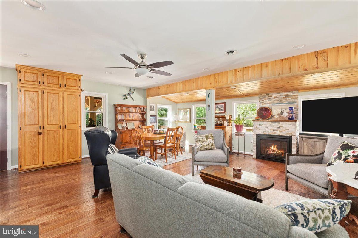 693 Many Water Lane photo 5