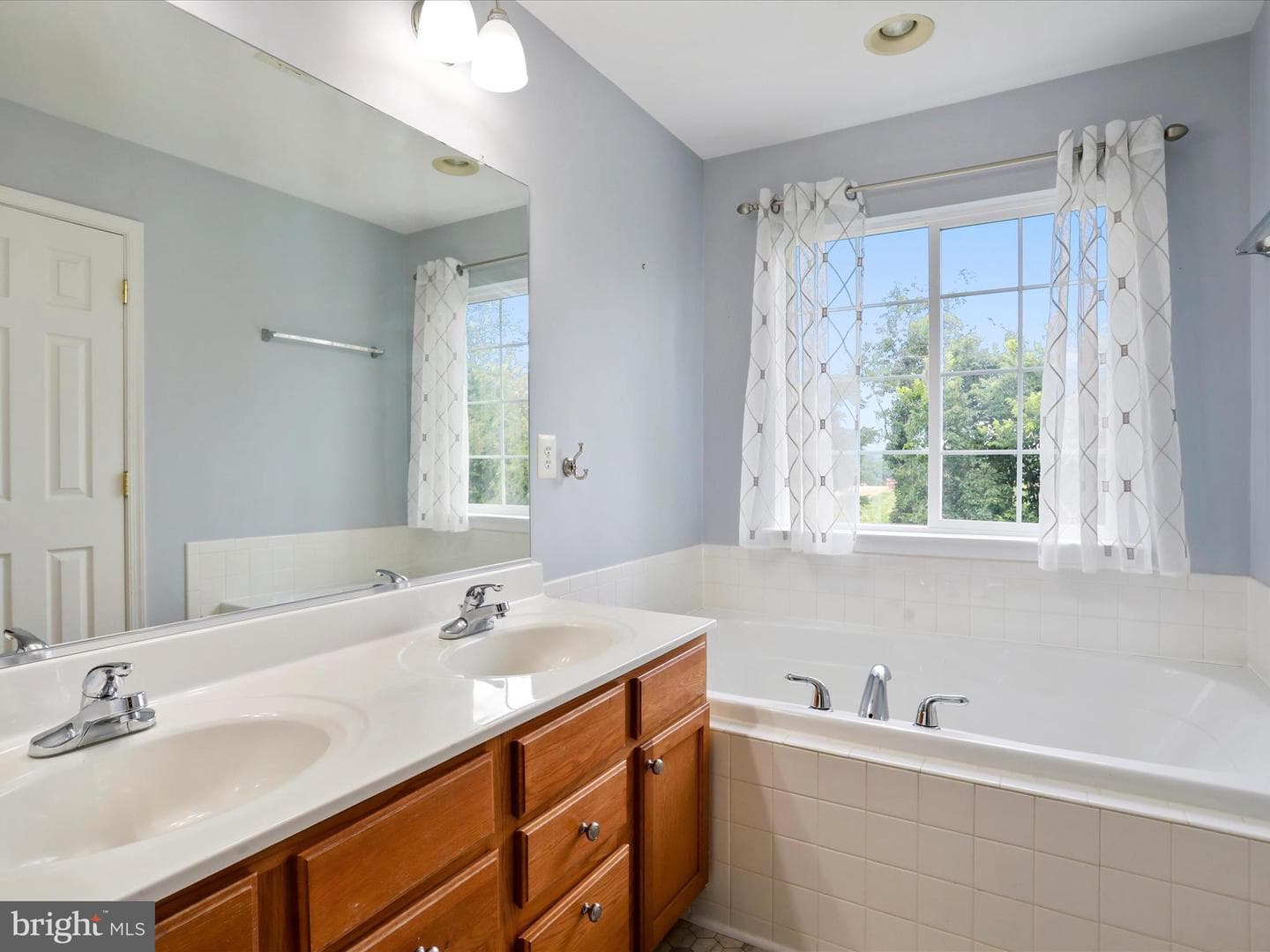 540 Hotchkiss Drive photo 27