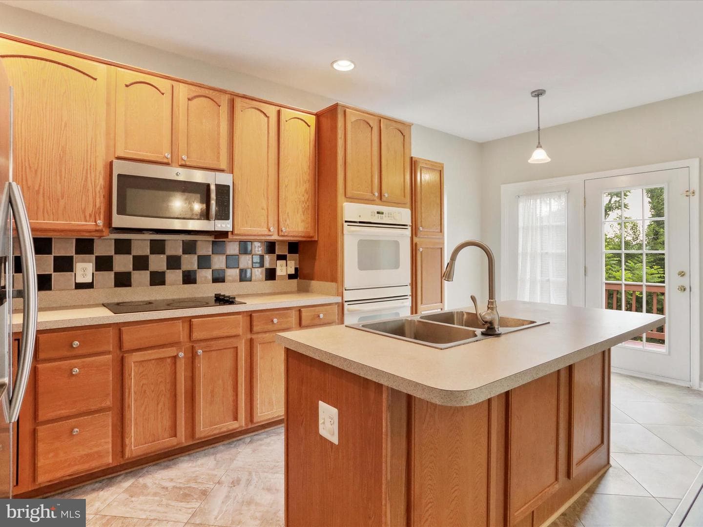 540 Hotchkiss Drive photo 4