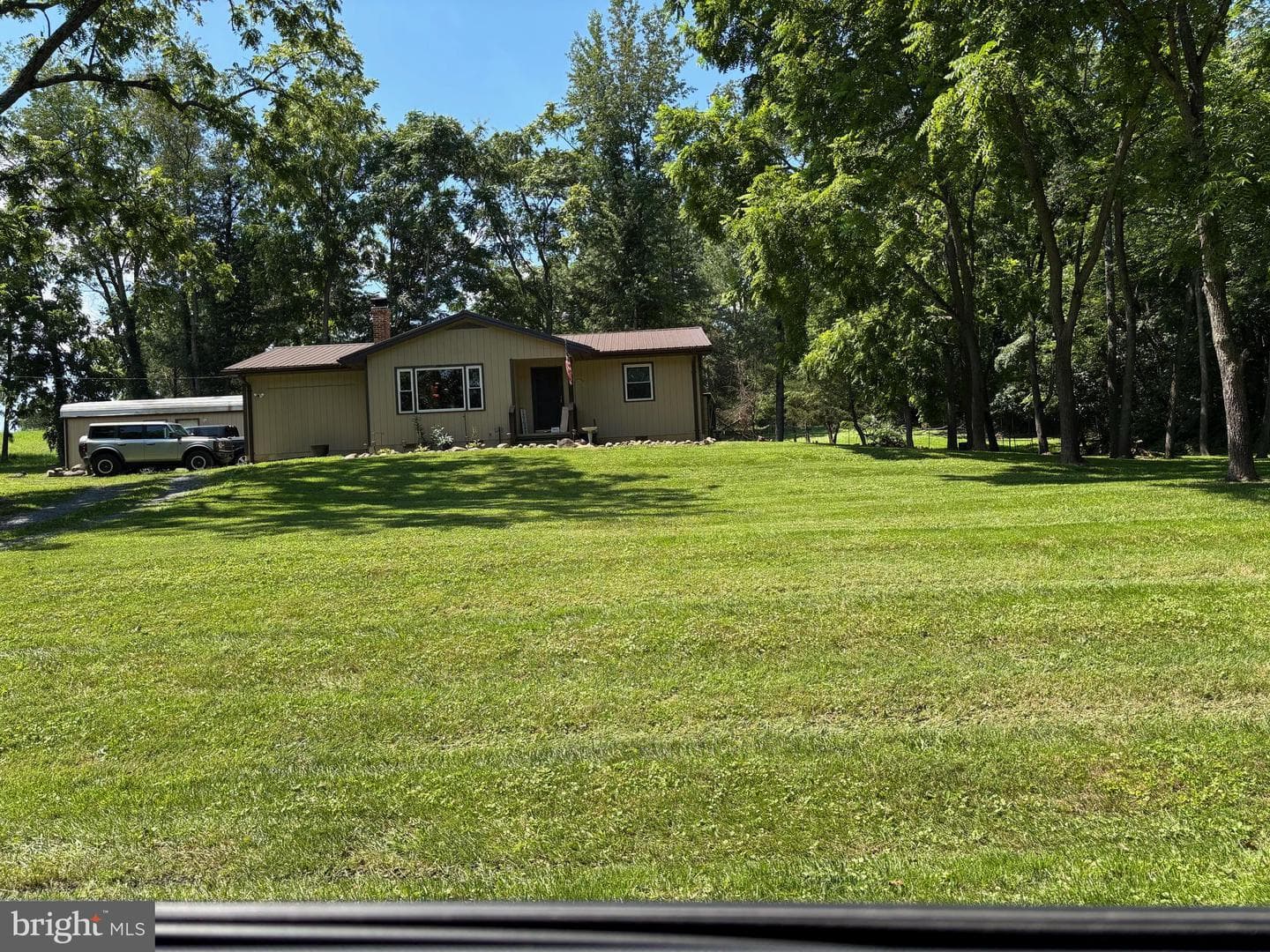 593 Frogtown Lane photo 1