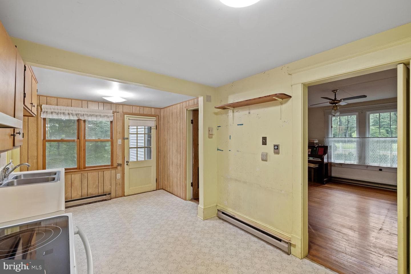 1676 Lakeview Drive photo 22