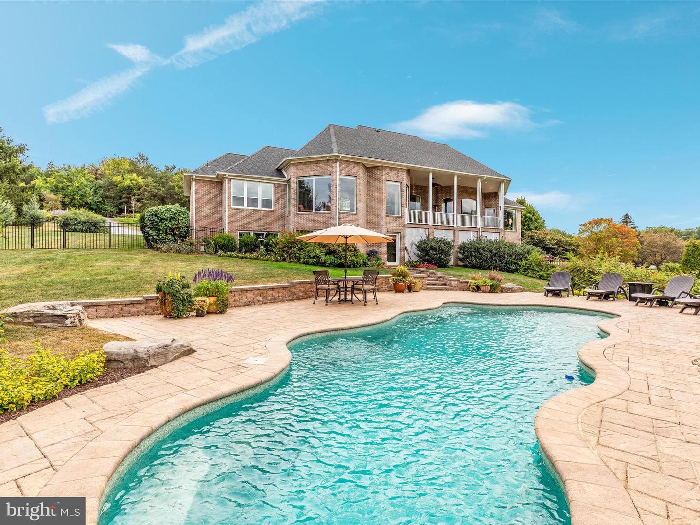398 Cliffside Drive photo 1