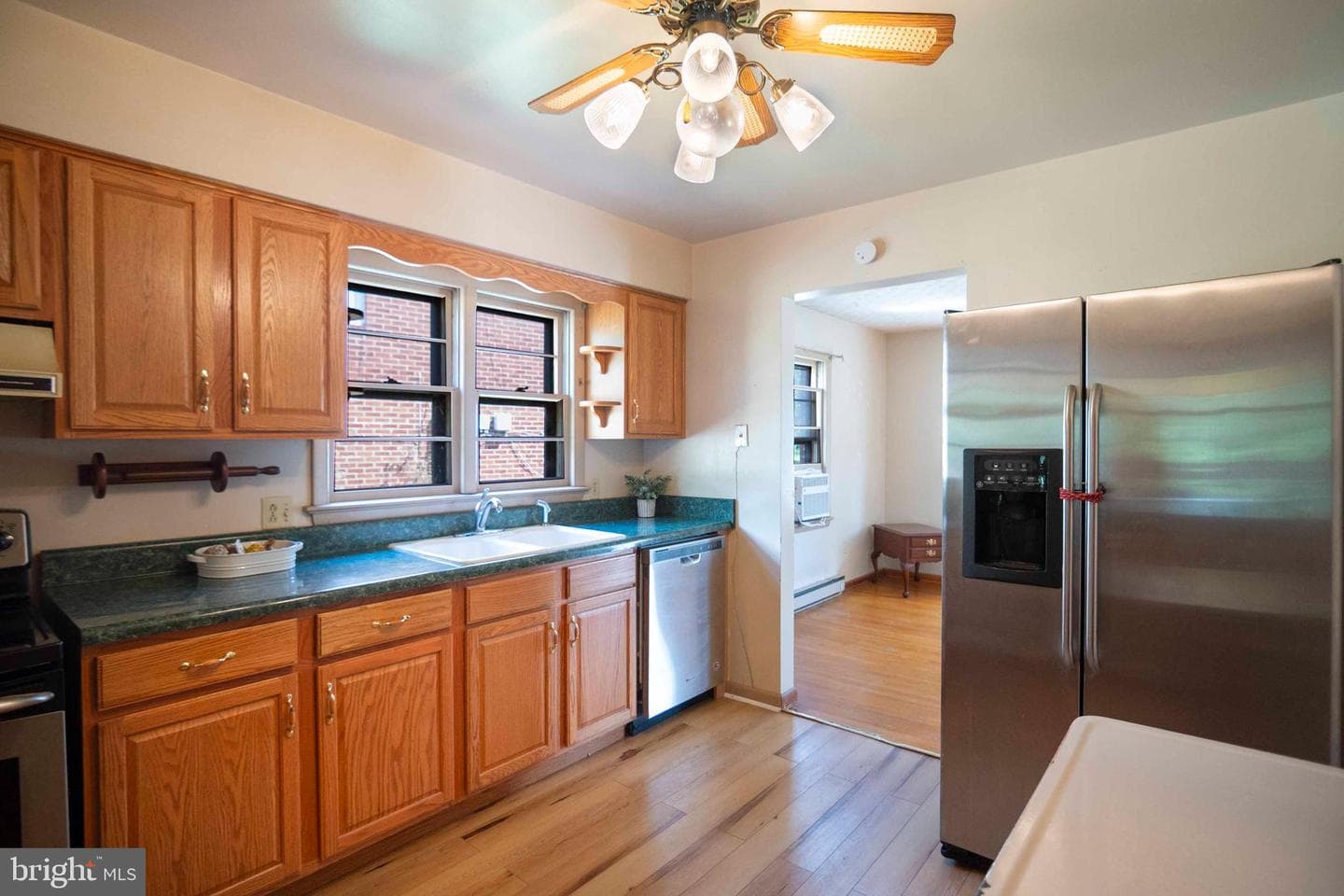 373 Walton Street photo 16