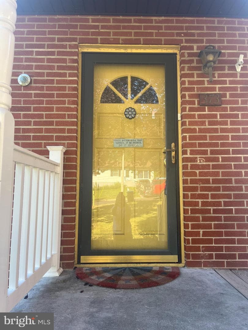 373 Walton Street photo 2