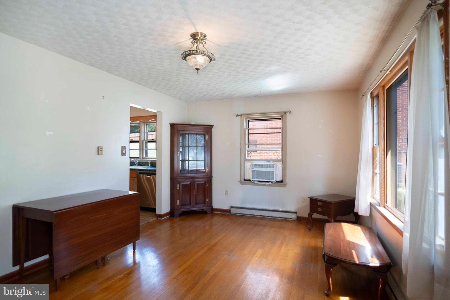 373 Walton Street photo 7