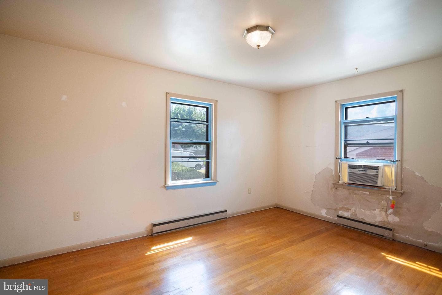 373 Walton Street photo 9