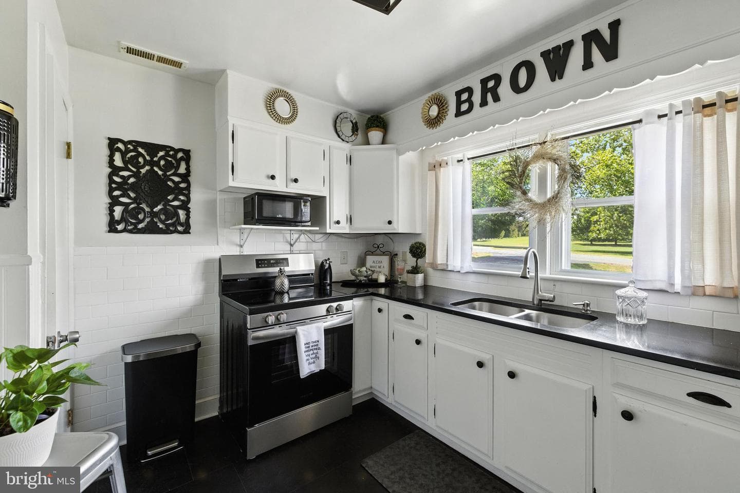 9738 Fairway Drive photo 18