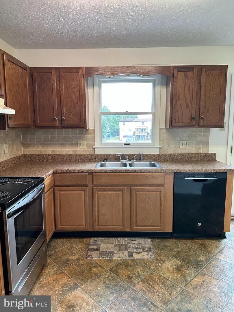 151 E Reservoir Road photo 3