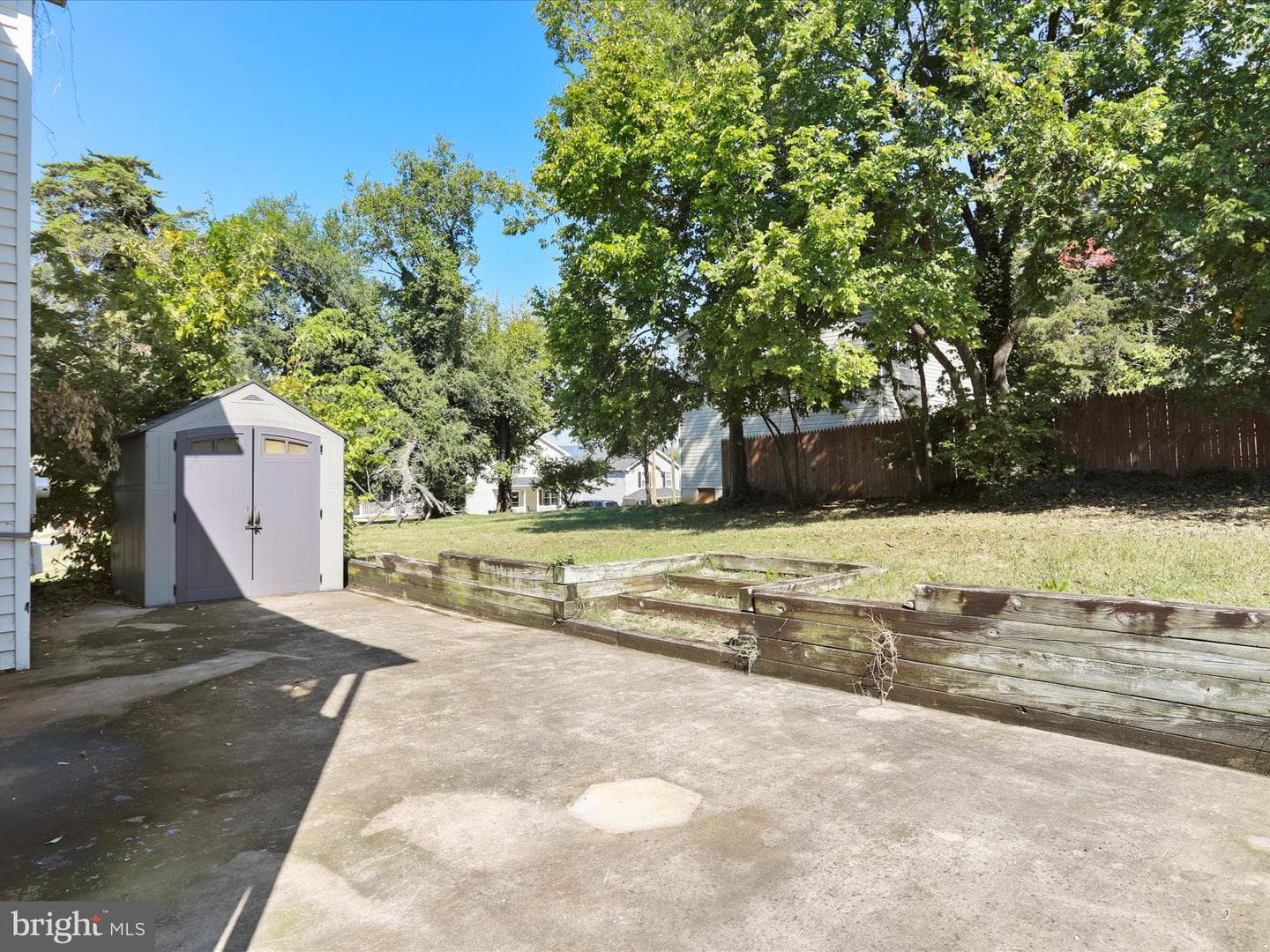 427 Thompson Street photo 34