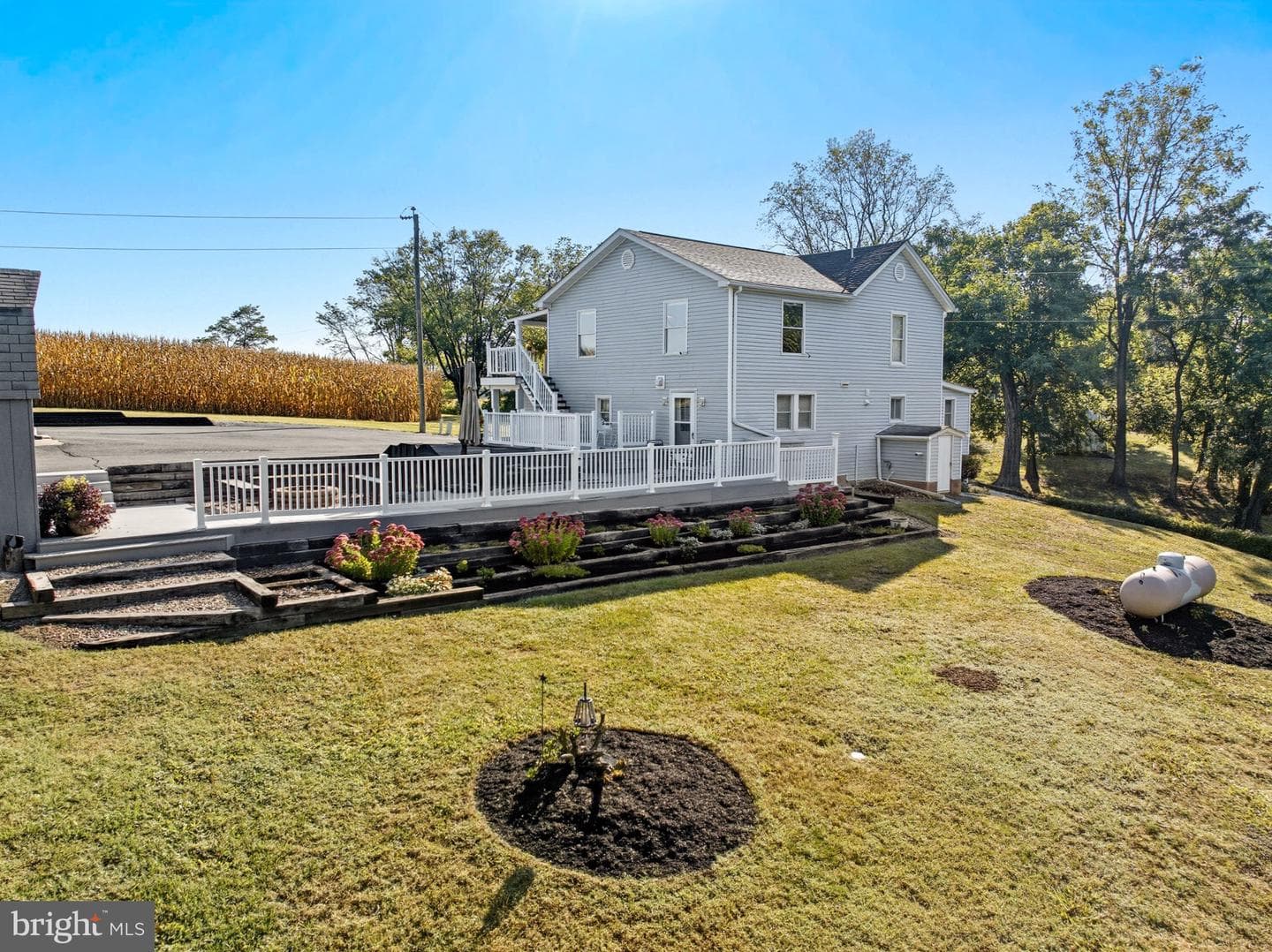 758 Honeysuckle Avenue photo 4
