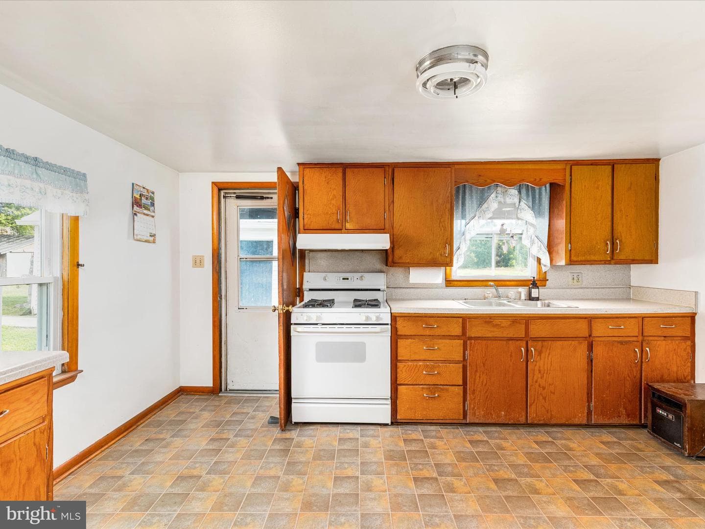 809 Brook Creek Road photo 9