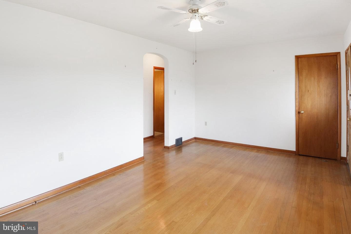 335 Royal Avenue photo 11