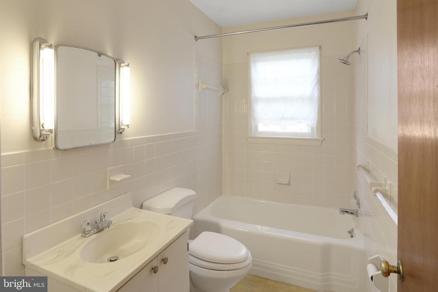 335 Royal Avenue photo 16