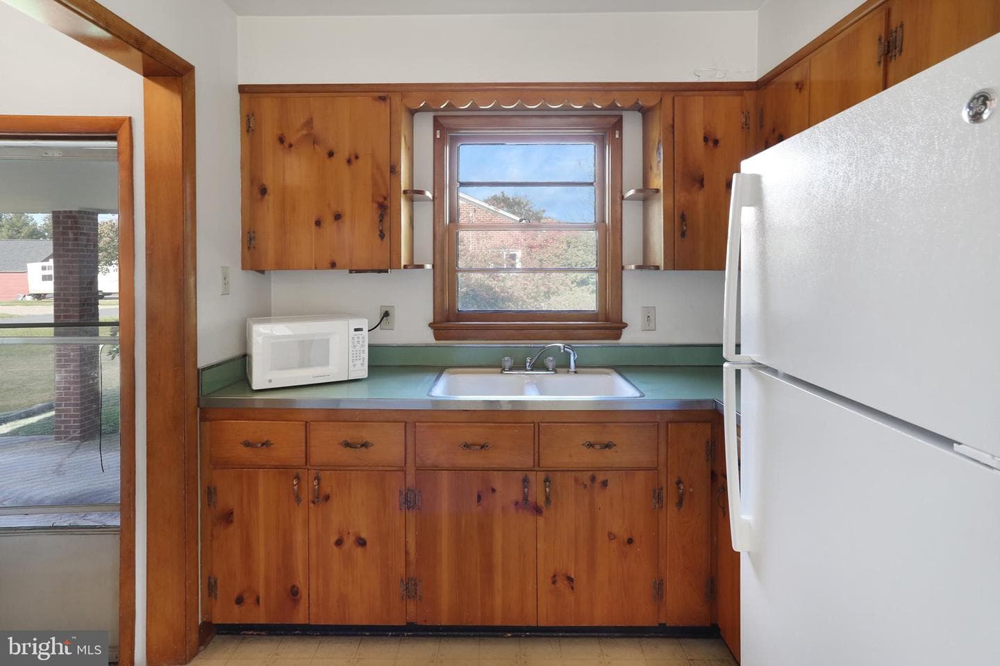 335 Royal Avenue photo 19