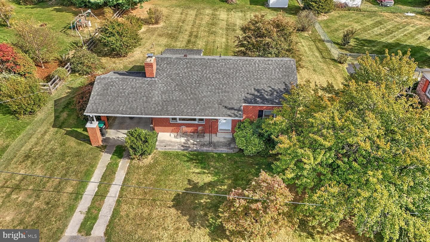 335 Royal Avenue photo 29