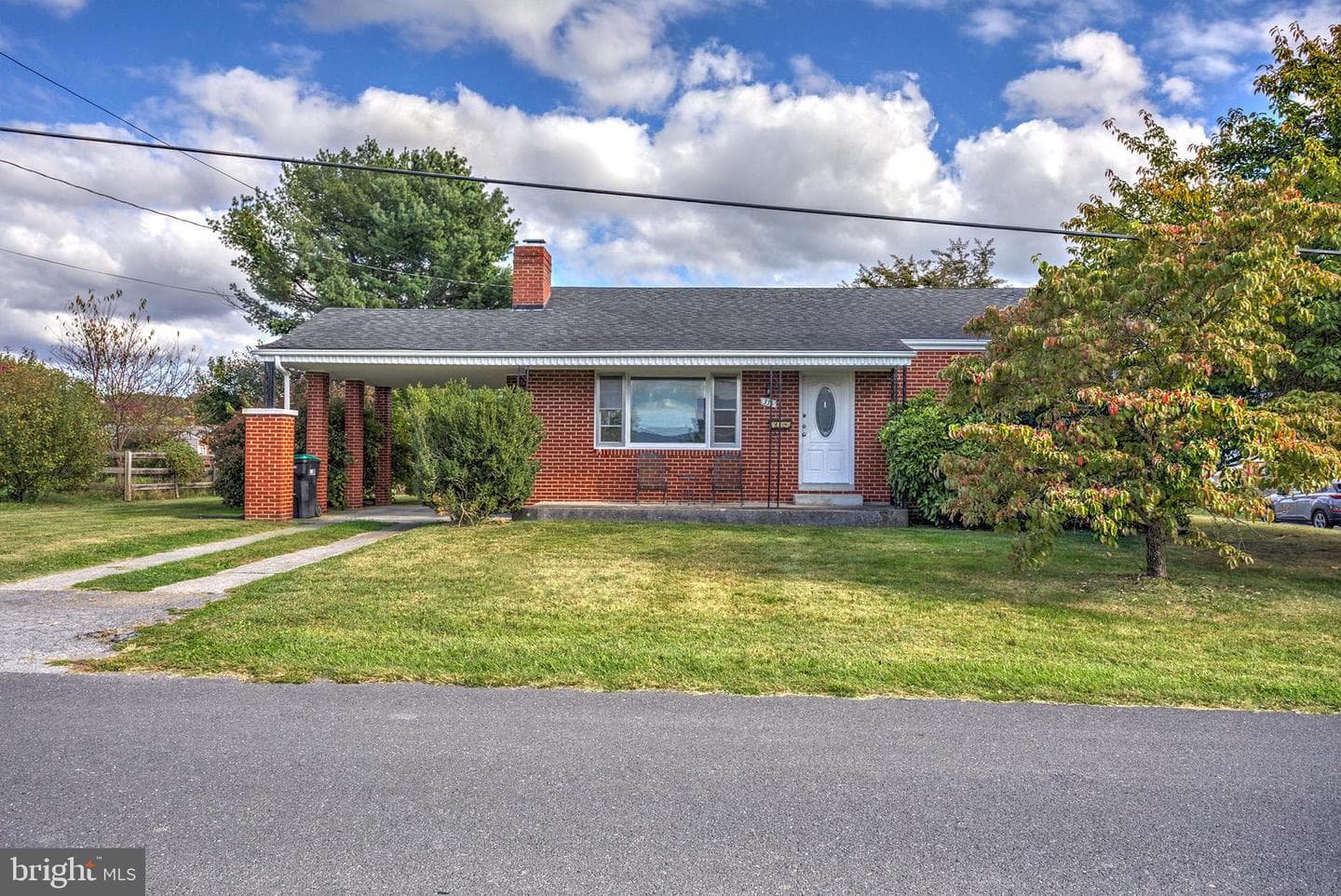 335 Royal Avenue photo 3