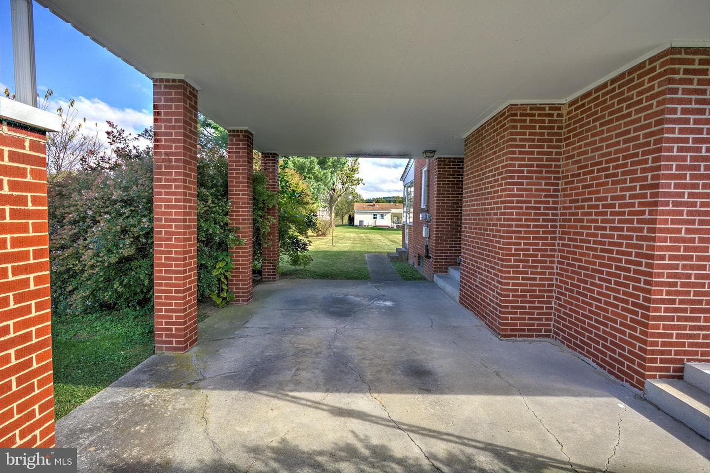 335 Royal Avenue photo 6