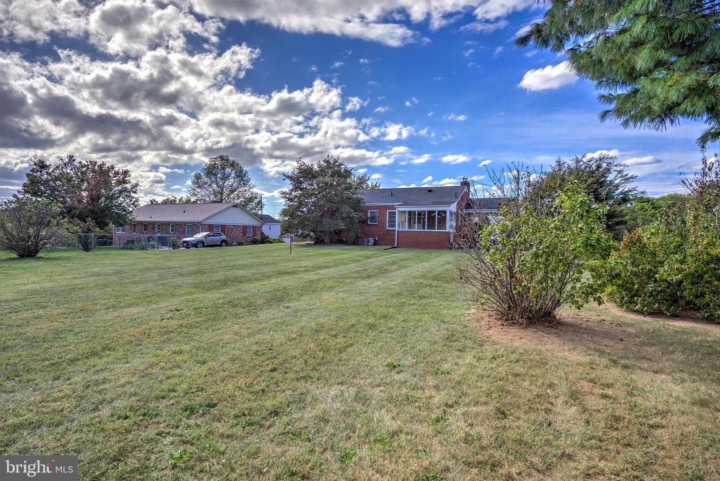 335 Royal Avenue photo 7