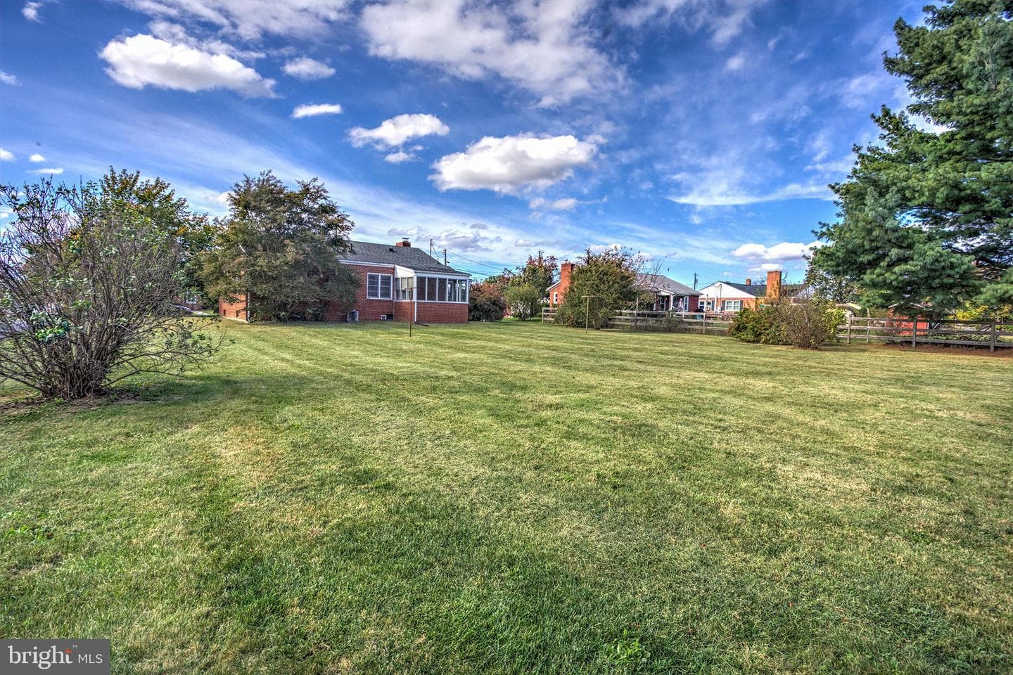 335 Royal Avenue photo 8