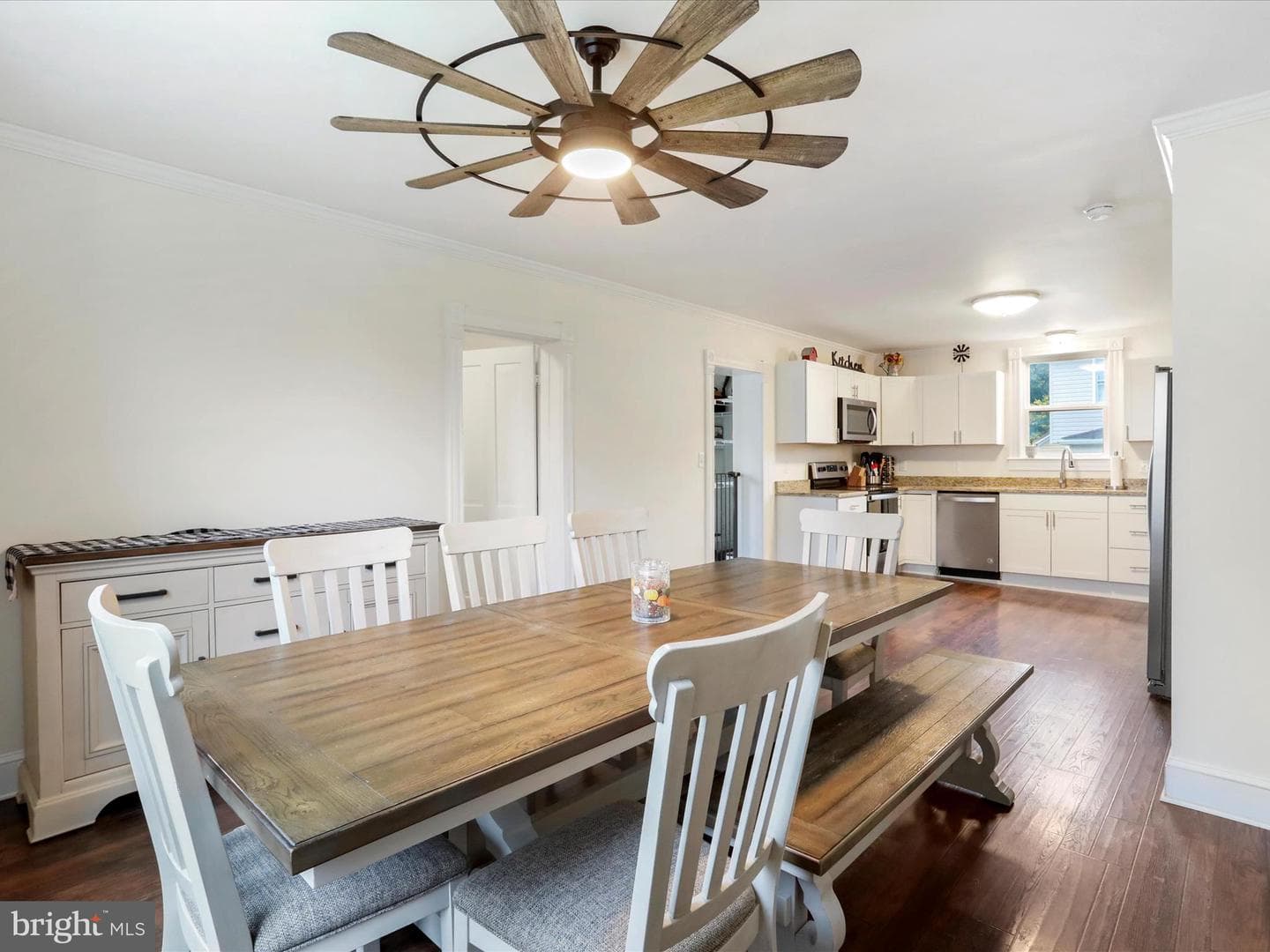 3341 Hillcrest Drive photo 4