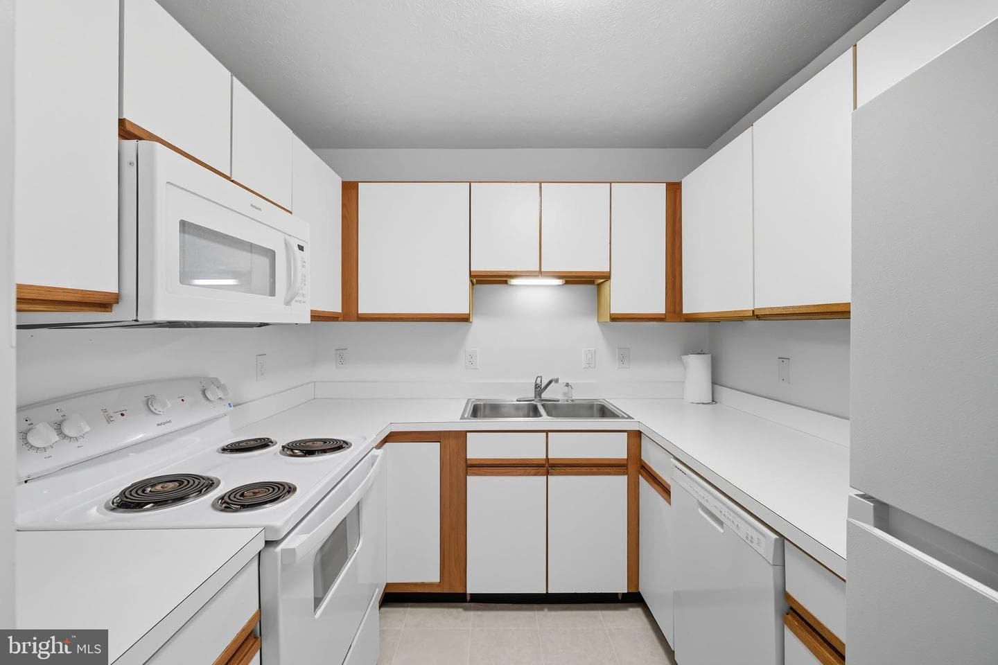 4065 Rose Bud Court photo 5