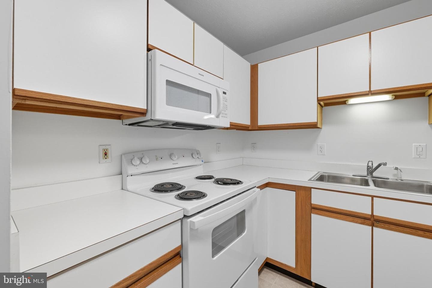 4065 Rose Bud Court photo 6