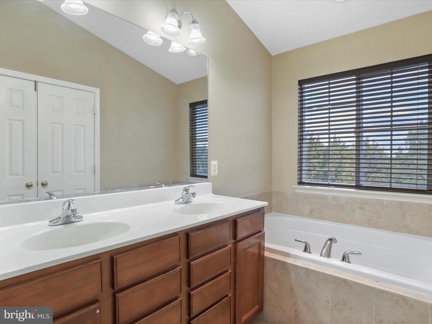 187 Oxbow Drive photo 23