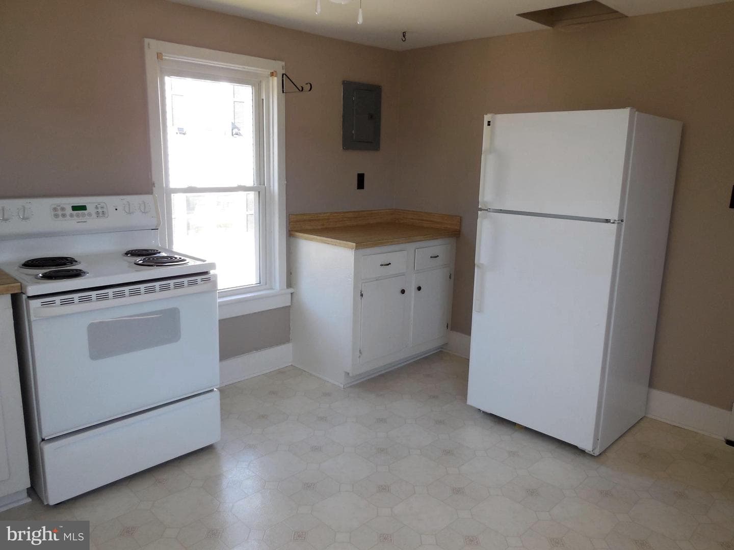 359 W Spring Street photo 15