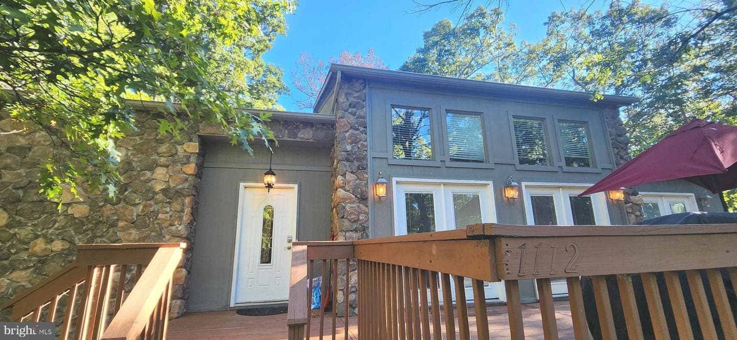 1112 Lee Road