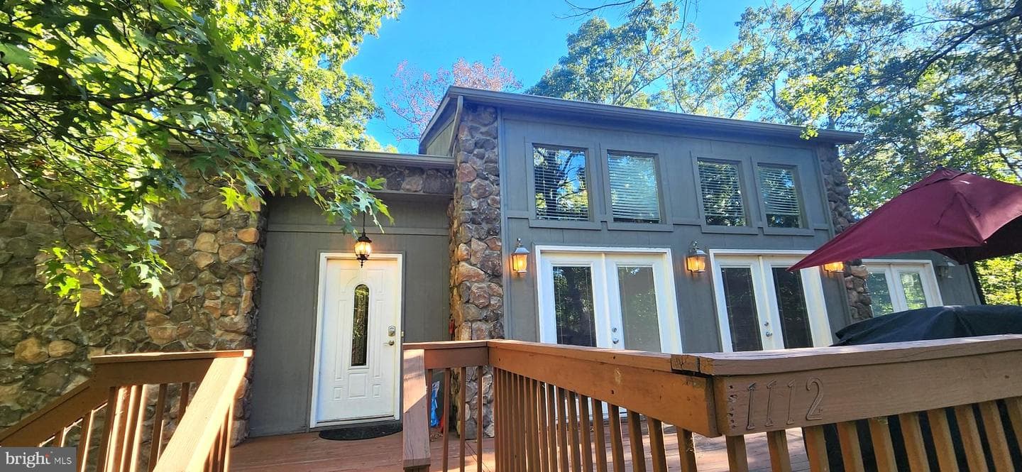 1112 Lee Road photo 3