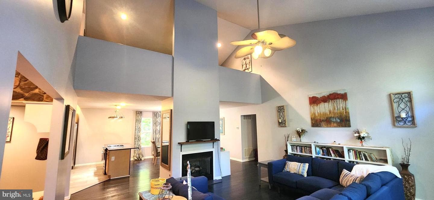 1112 Lee Road photo 5