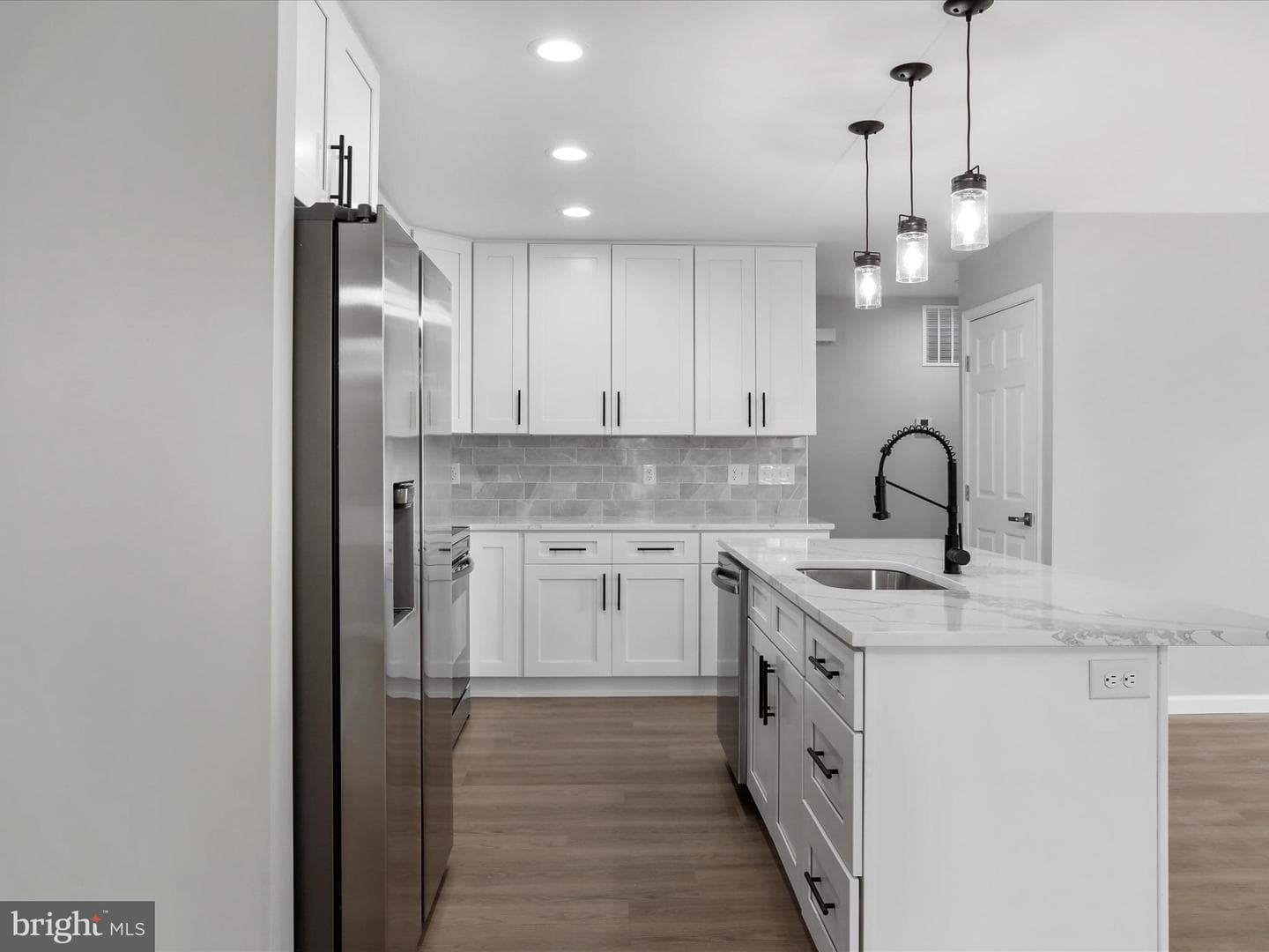 602 W Spring Street photo 16