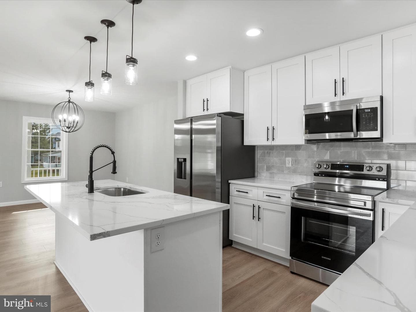 602 W Spring Street photo 18