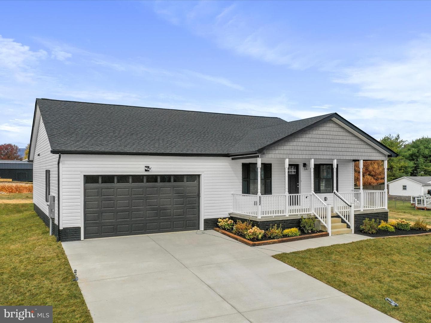 602 W Spring Street photo 2